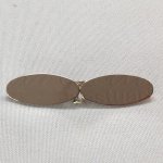Broche plateado oval